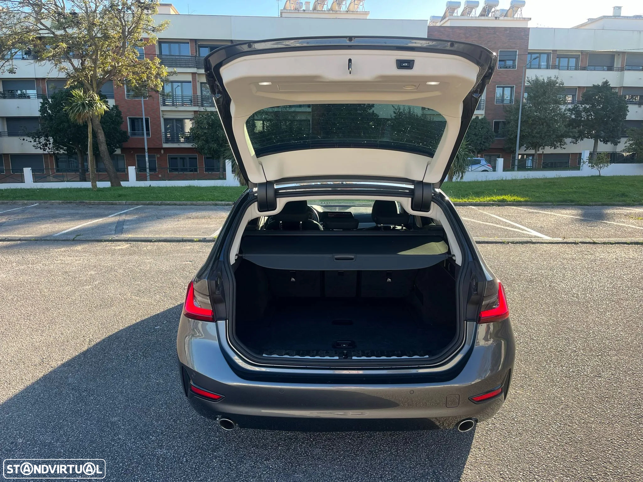 BMW 318 d Touring Auto - 10