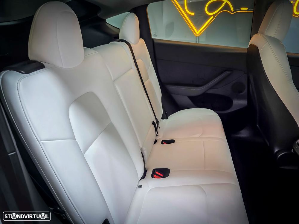Tesla Model Y Long Range Dual Motor AWD - 19