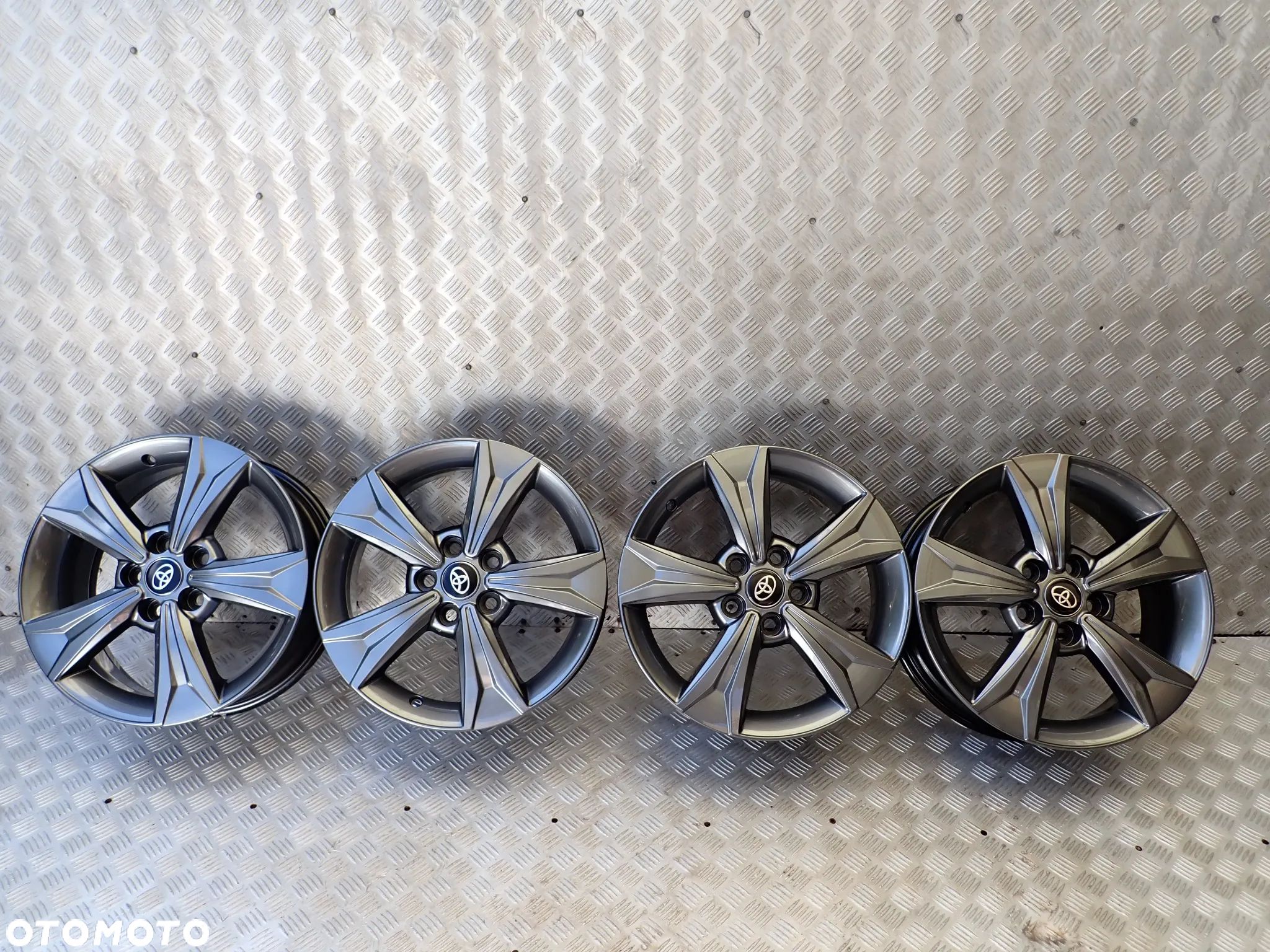 FELGI ALUMINIOWE  TOYOTA C-HR  6,5JX17  ET 45  5X114,3  PW457-10001  2700 ZŁ - 1