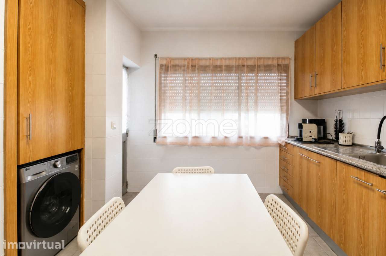 Apartamento T2 com Varanda e Garagem Fechada, perto do Maia Jardim - Grande imagem: 5/31