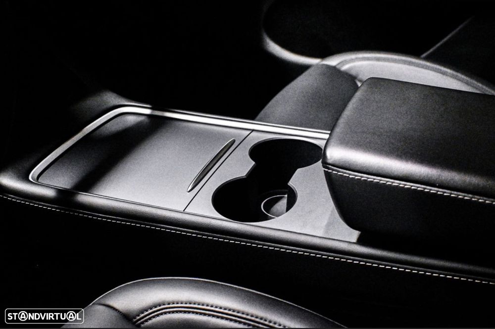 Tesla Model Y Long Range Dual Motor AWD - 9