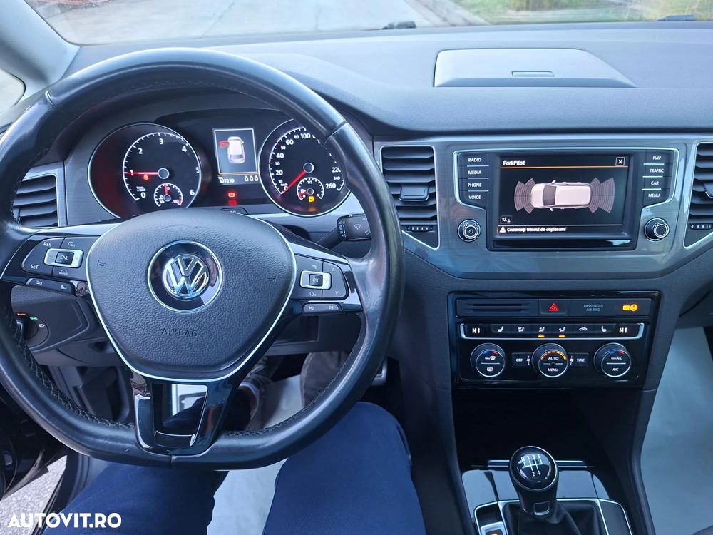 Volkswagen Golf - 11