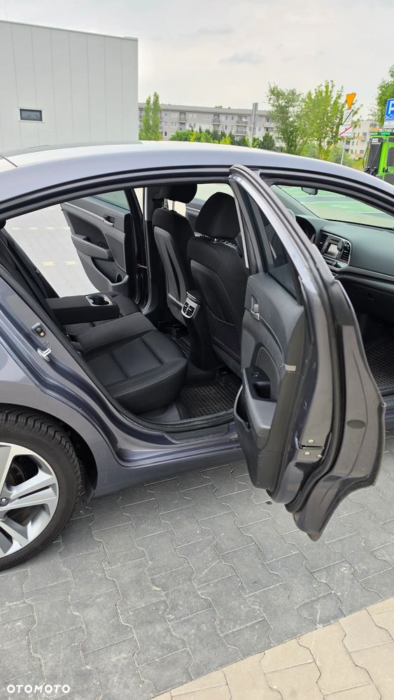 Hyundai Elantra 1.6 Style - 14