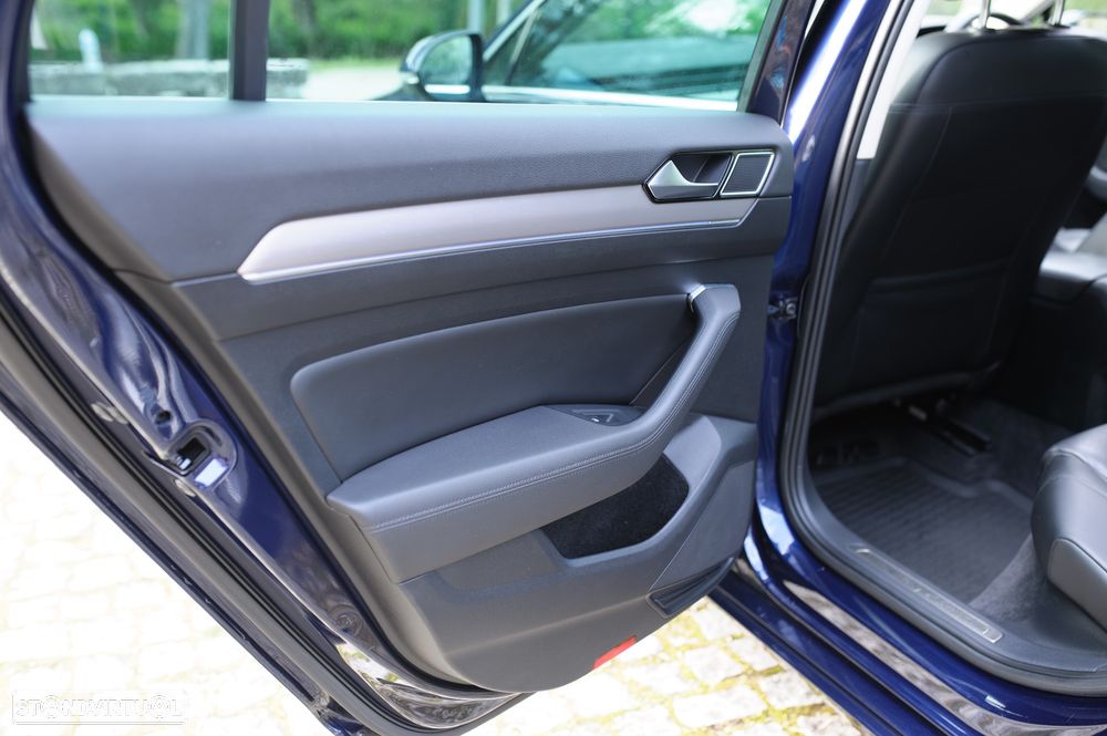 VW Passat Variant - 33