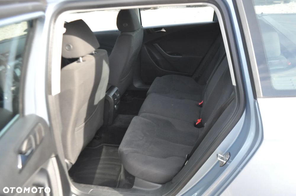 Volkswagen Passat Variant 2.0 TDI BlueMotion Technology DPF Highline - 9