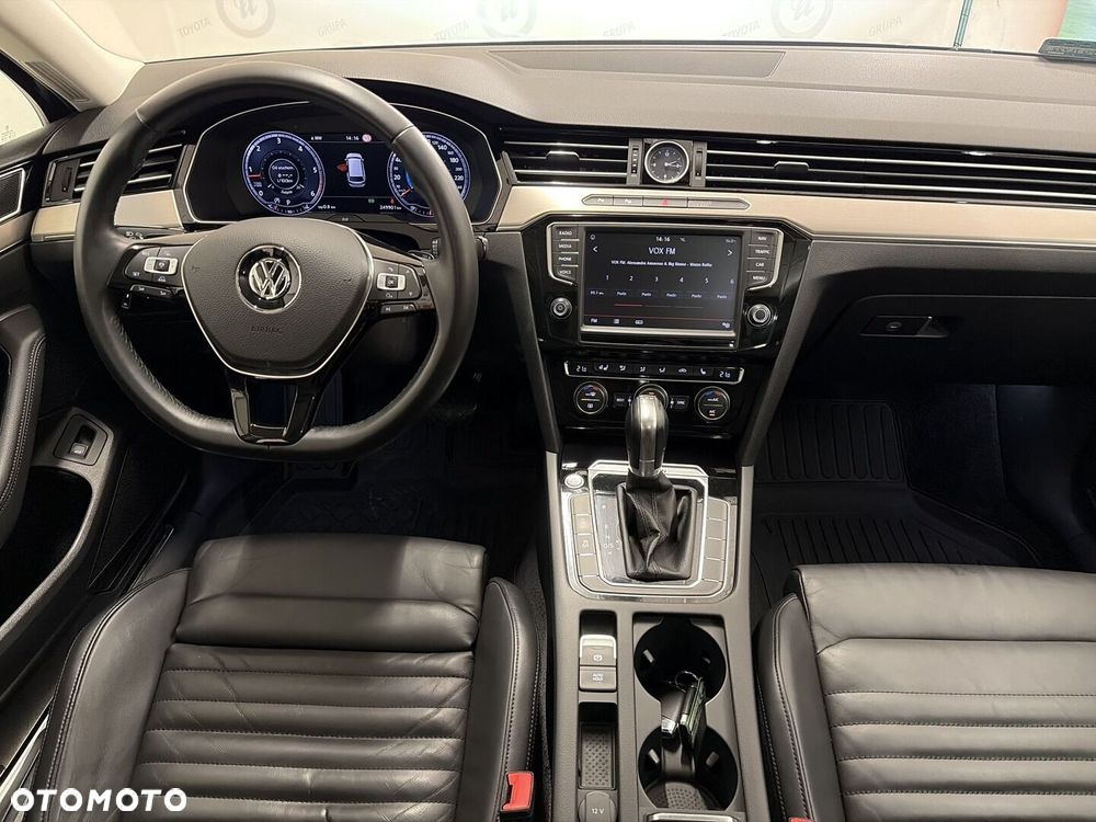 Volkswagen Passat - 4