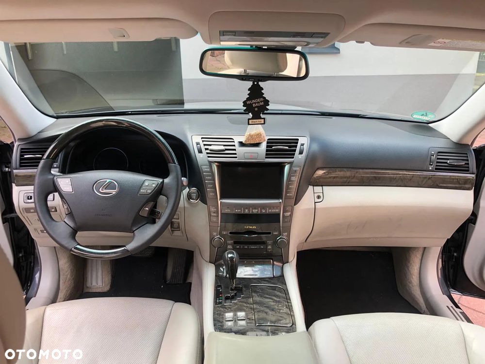 Lexus LS 460 AWD - 2