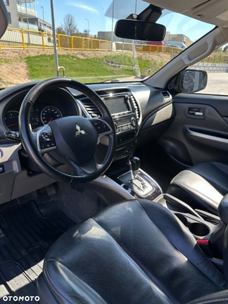 Mitsubishi L200 2.4 d DC Instyle - 3