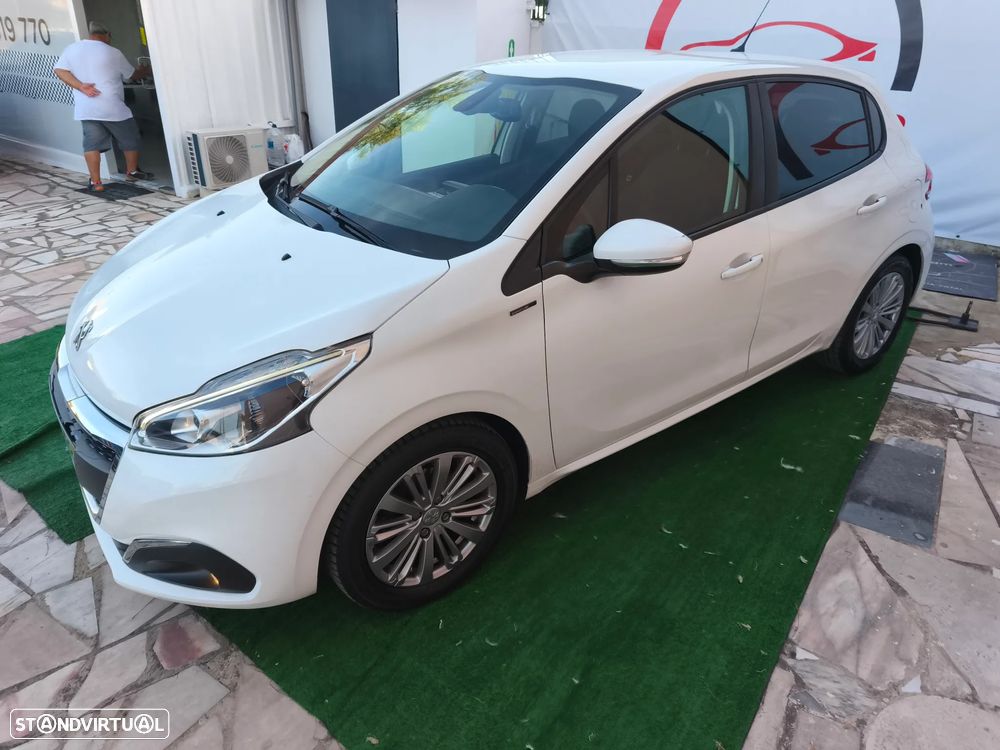 Peugeot 208 1.2 PureTech Signature - 28