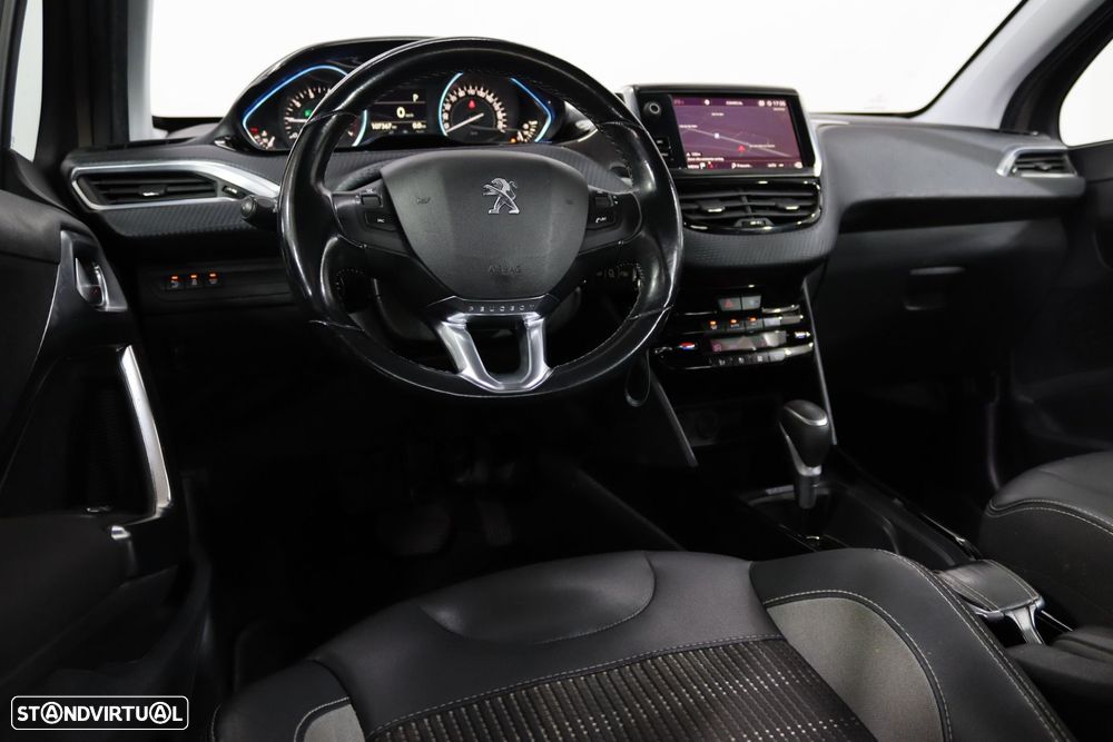 Peugeot 2008 1.2 PureTech Allure EAT6 - 4