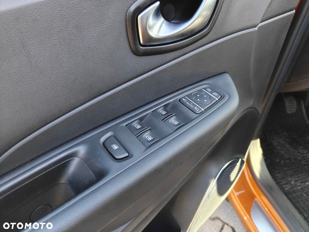Renault Captur 1.3 Energy TCe FAP Limited - 11