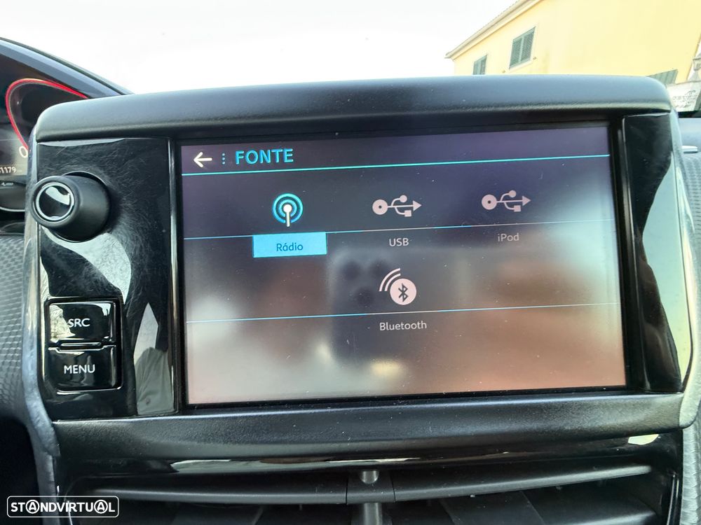 Peugeot 2008 1.2 PureTech GT Line EAT6 - 29