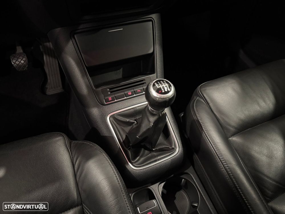 VW Tiguan 2.0 TDI Sport 4Motion - 36