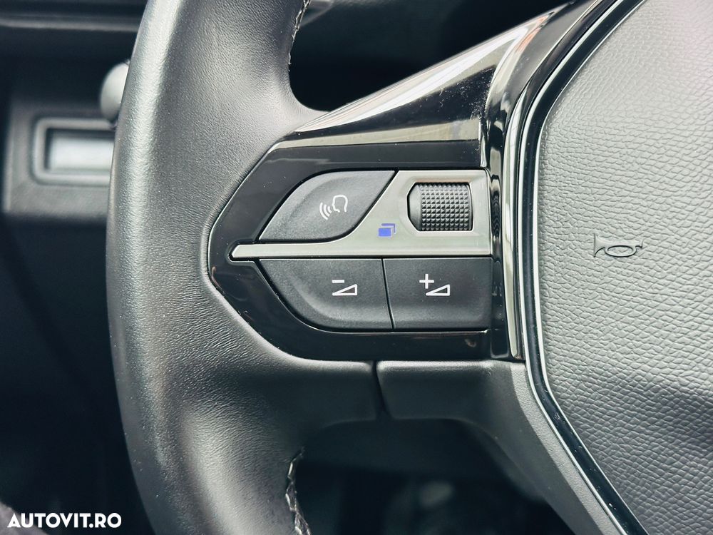 Peugeot 3008 PureTech 130 Stop & Start GPF Allure Pack - 29
