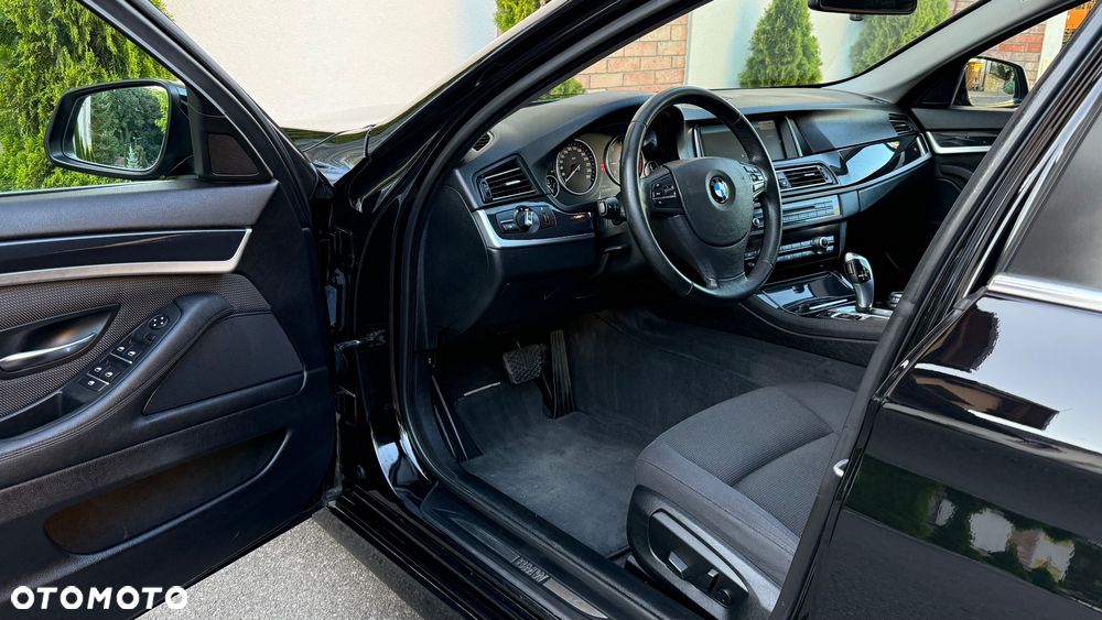 BMW Seria 5 525d Touring Modern Line - 8