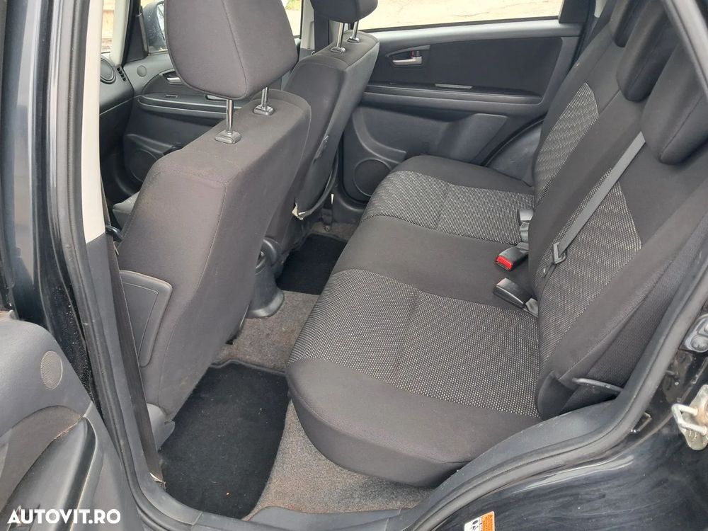 Dezmembrez Suzuki Sx4 - 2
