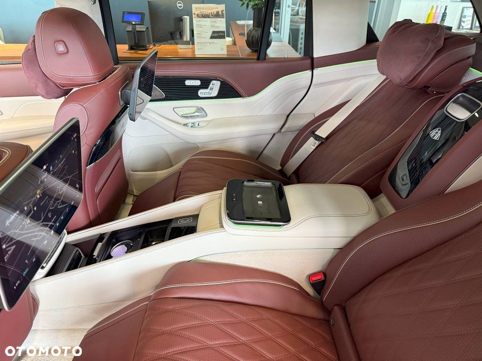 Mercedes-Benz GLS - 31