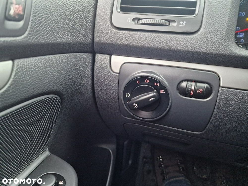 Volkswagen Golf V 1.4 FSI Comfortline - 12