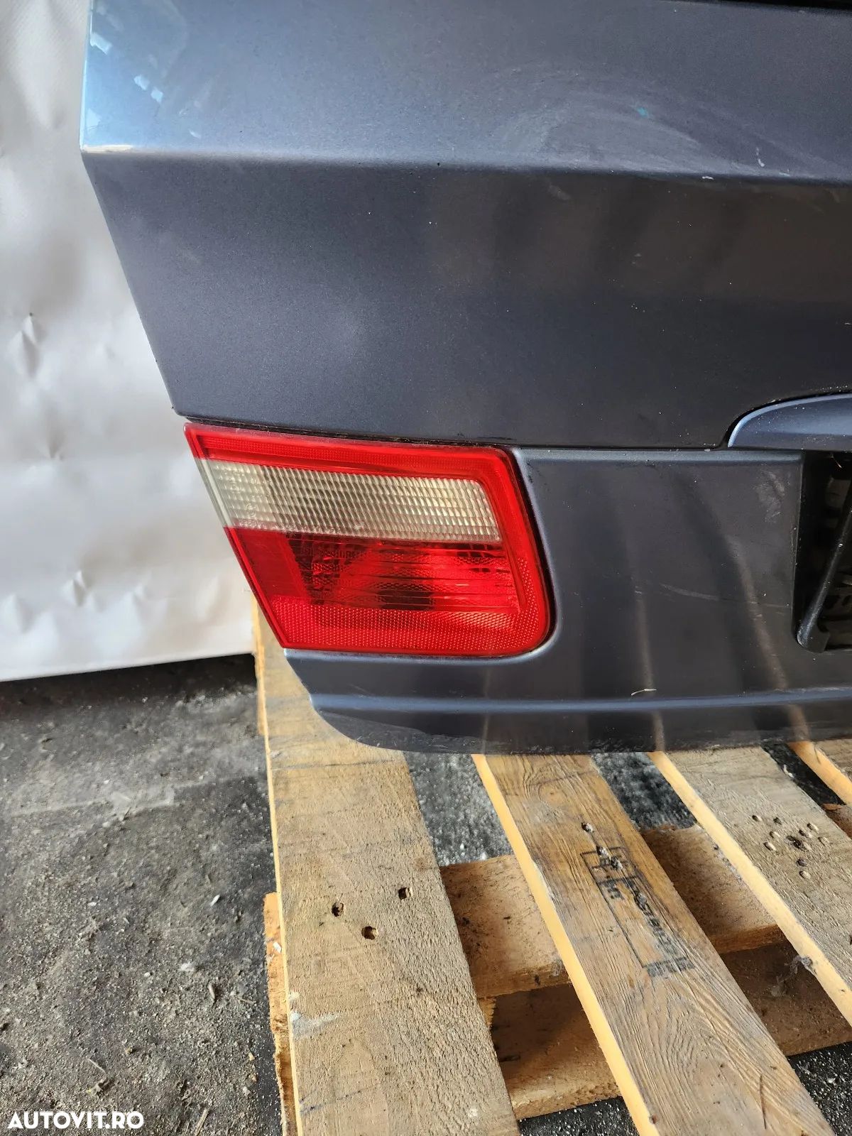 Lampa Stop Tripla De Pe Haion Hayon Bmw E46 Combi - Dezmembrari Arad - 1