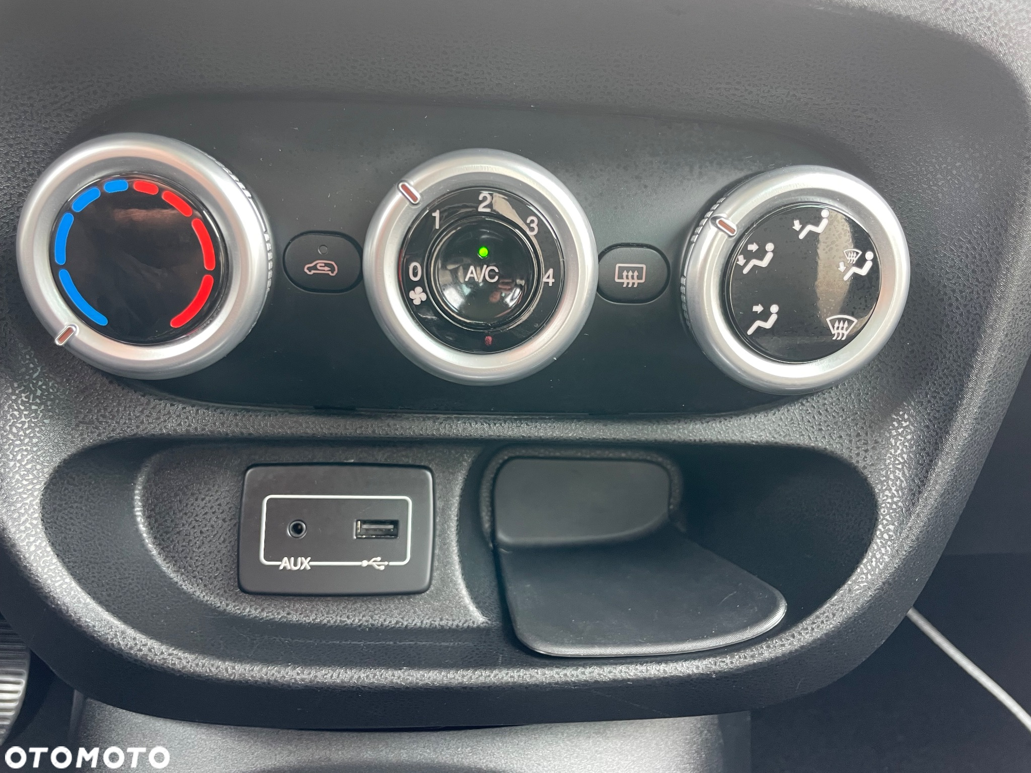 Fiat 500L 1.4 T-Jet 16V Urban Edition - 26