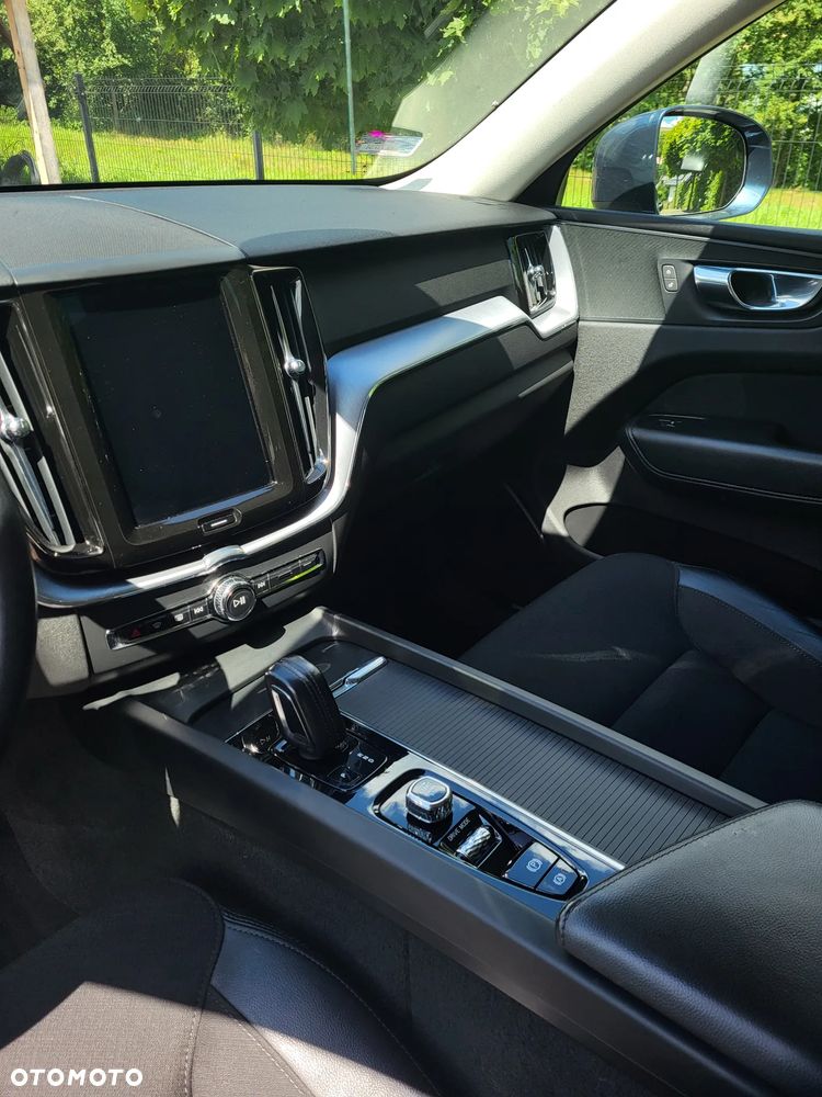 Volvo XC 60 B4 D AWD Momentum - 4
