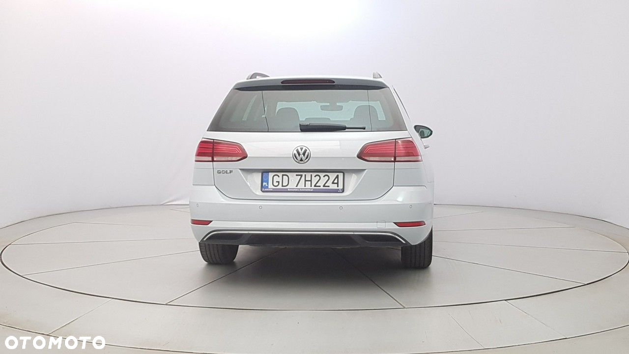Volkswagen Golf - 6