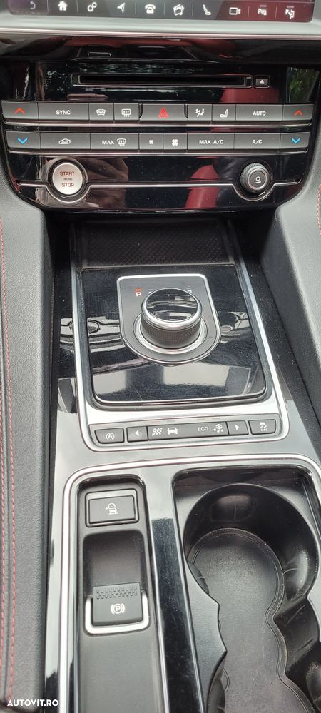 Jaguar F-Pace S AWD - 14