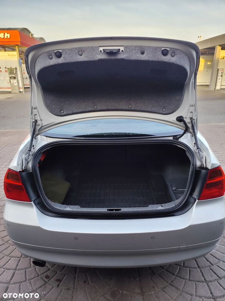 BMW Seria 3 318i - 9