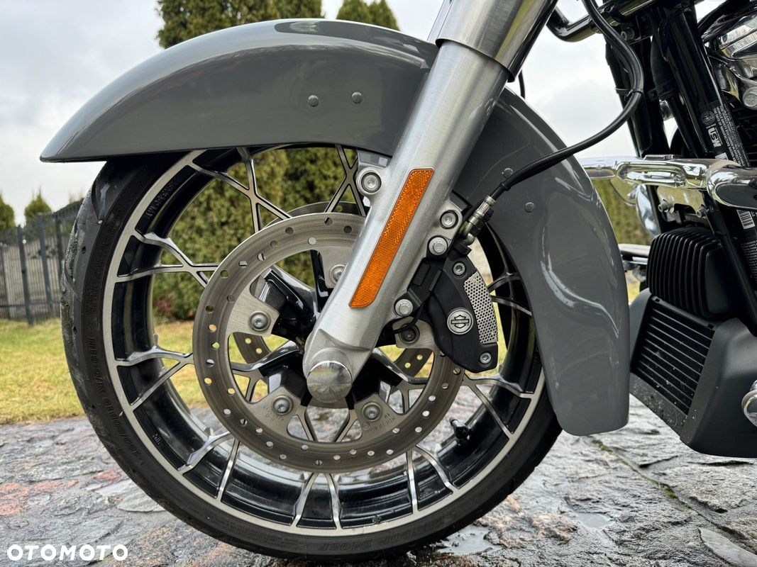 Harley-Davidson Touring Road Glide - 17