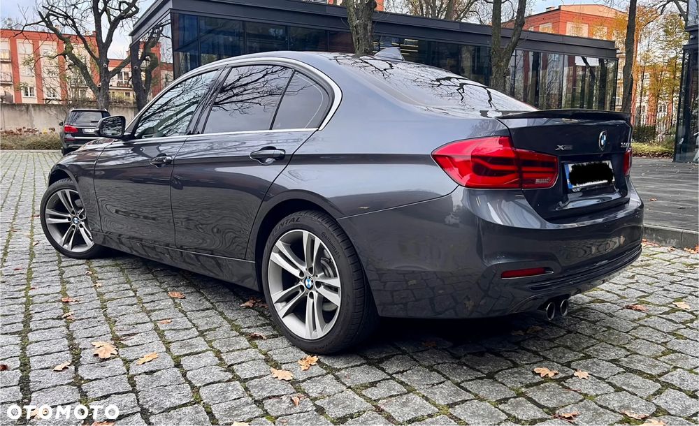 BMW Seria 3 330i xDrive - 10