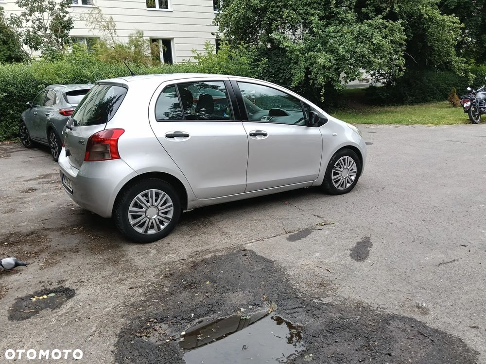 Toyota Yaris 1.3 Luna A/C - 9