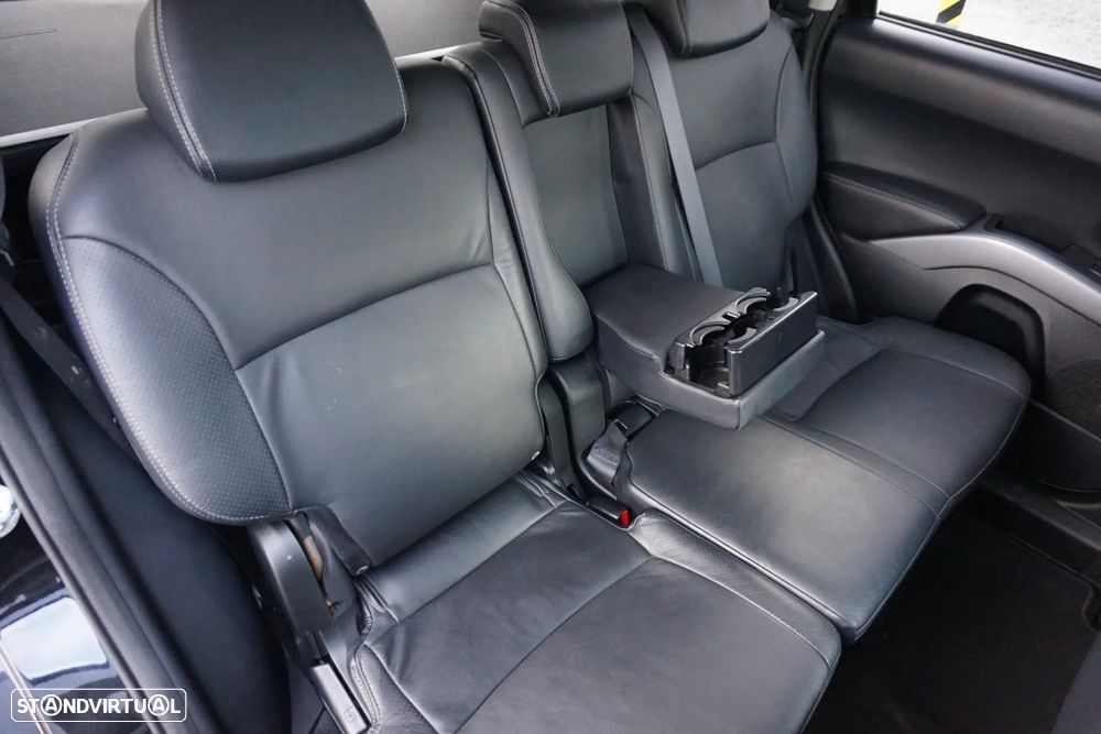 Mitsubishi Outlander 2.0 DI-D Intense+ 4WD - 23