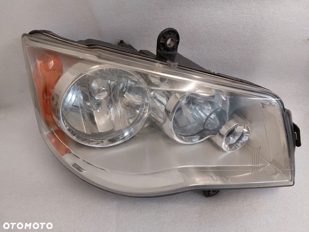 Reflektor lampa Chrysler Voyager prawy przód - 1