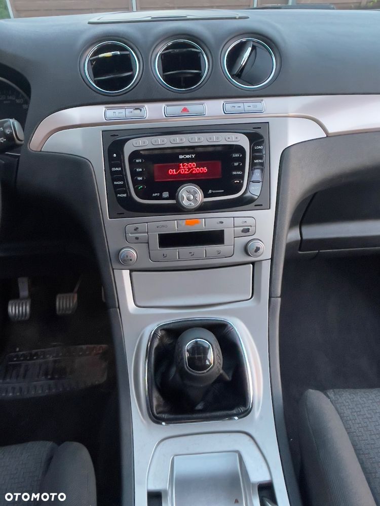 Ford S-Max - 17