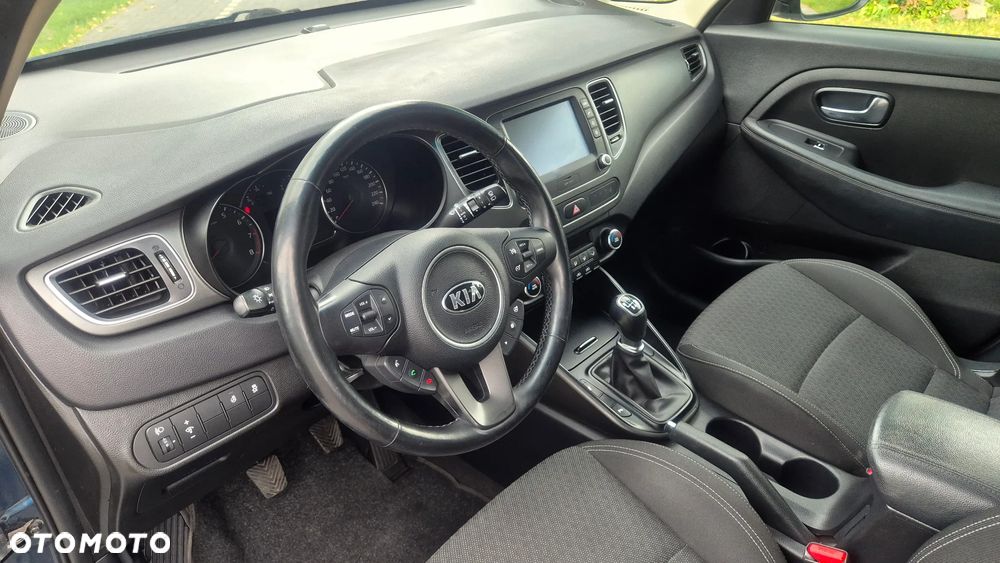Kia Carens 1.6 GDI Dream Team Edition - 9