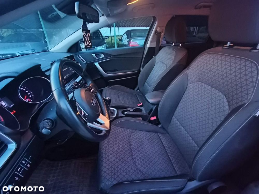 Kia Ceed - 35