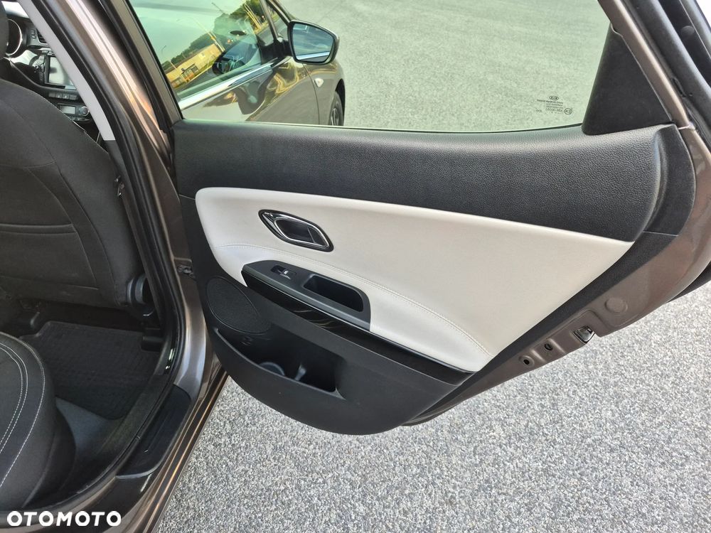 Kia Ceed 1.6 GDI L Business Line - 13