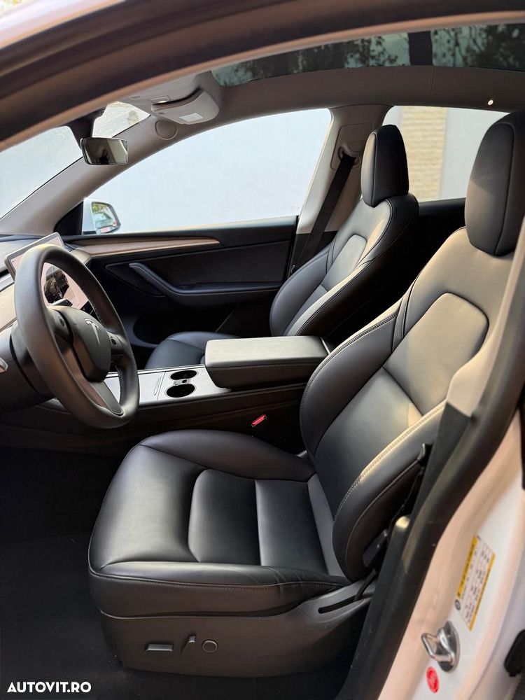 Tesla Model Y Long Range Dual Motor AWD - 9