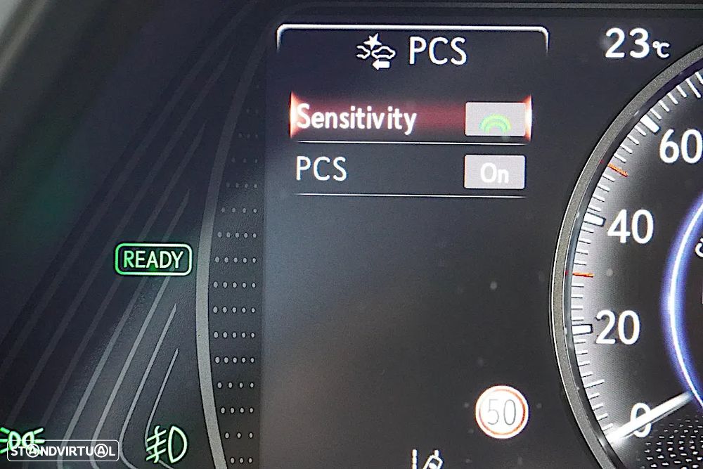 Lexus UX 250h F Sport - 43