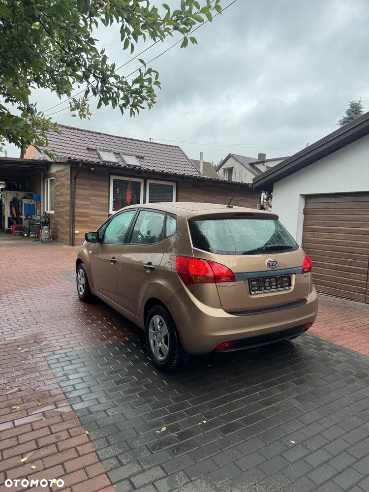 Kia Venga - 6