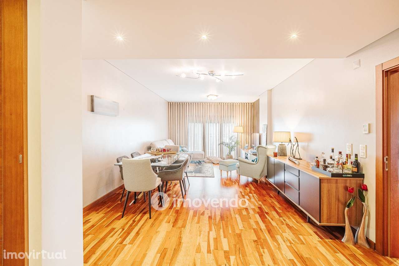 Apartamento T3 com garagem, na Urbanização Terraços da Ponte - Grande imagem: 2/32