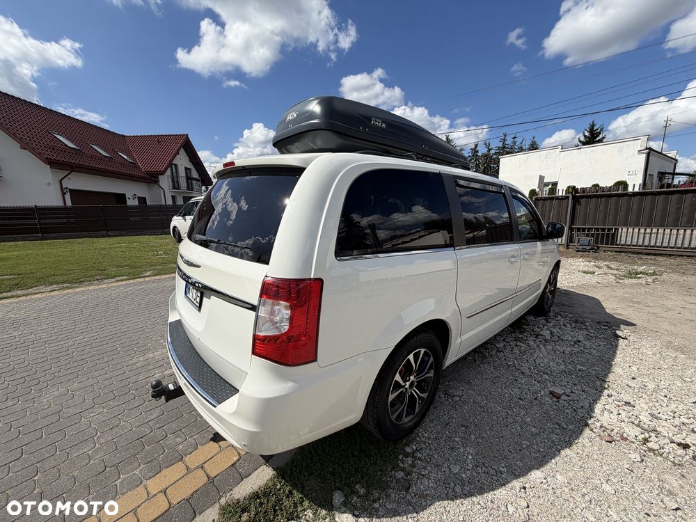 Chrysler Town & Country - 8