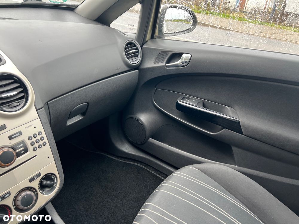 Opel Corsa 1.4 16V Edition - 10