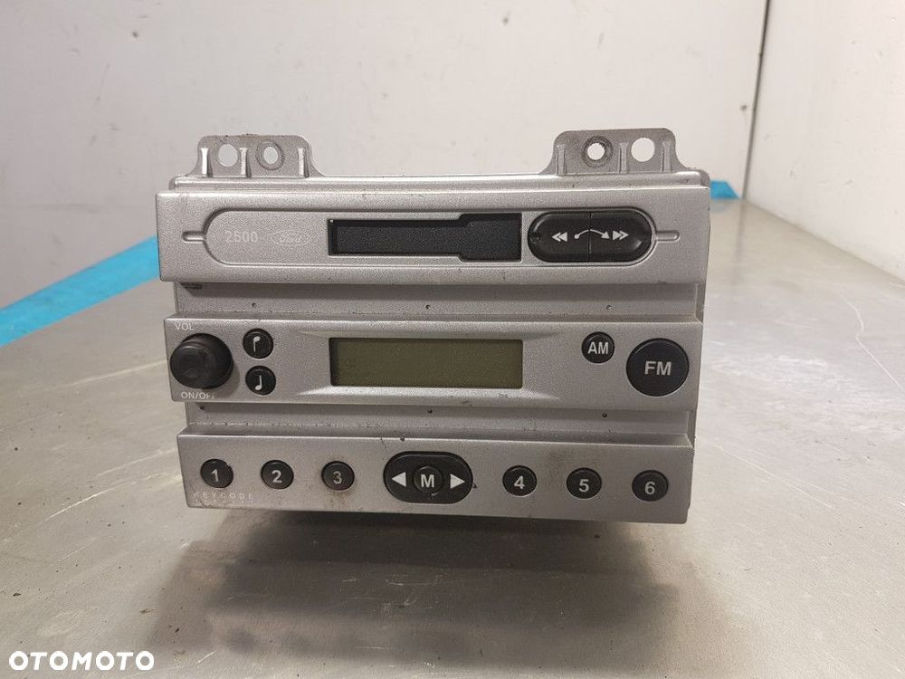 FORD FIESTA V RADIO FABRYCZNE - 1