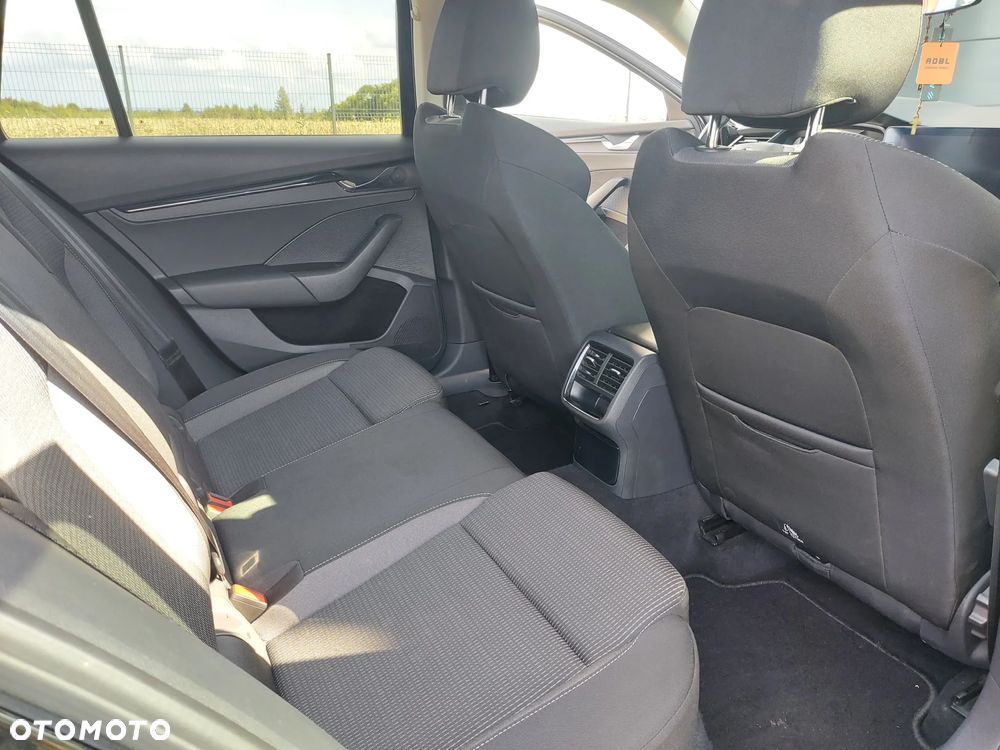 Skoda Octavia Combi 2.0 TDI DSG Edition - 12