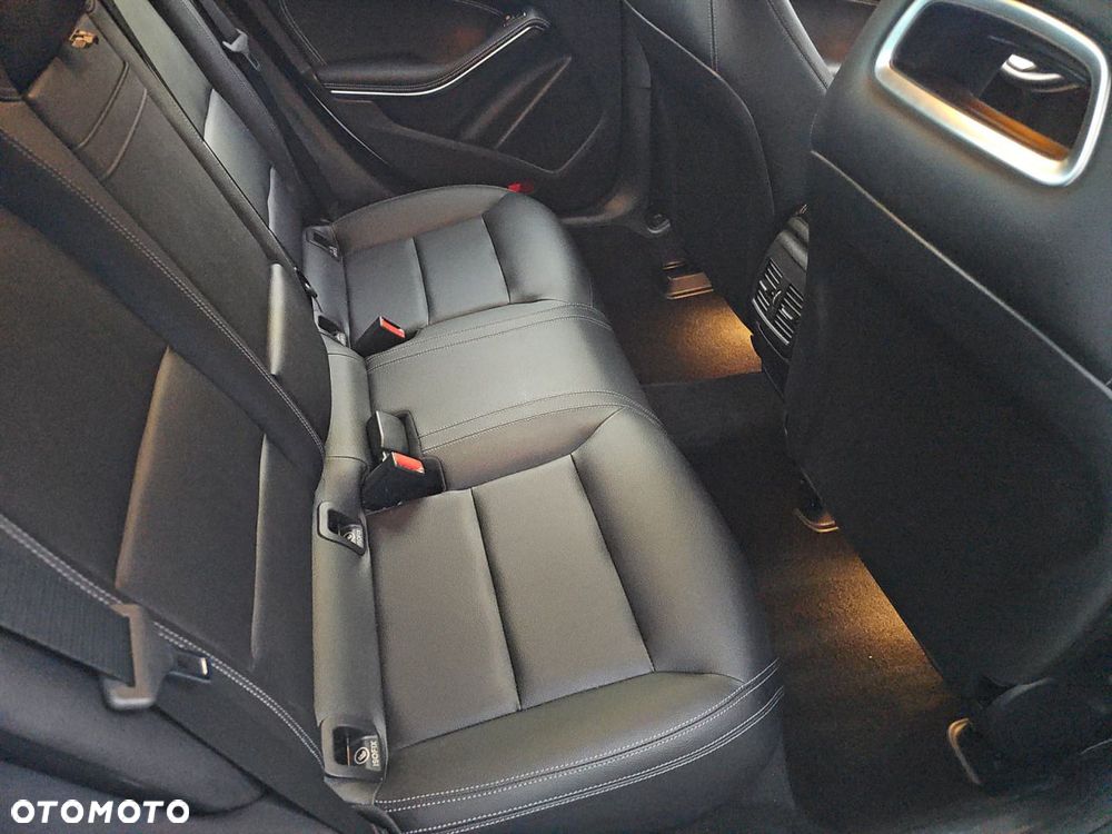 Mercedes-Benz CLA 250 4Matic 7G-DCT - 16