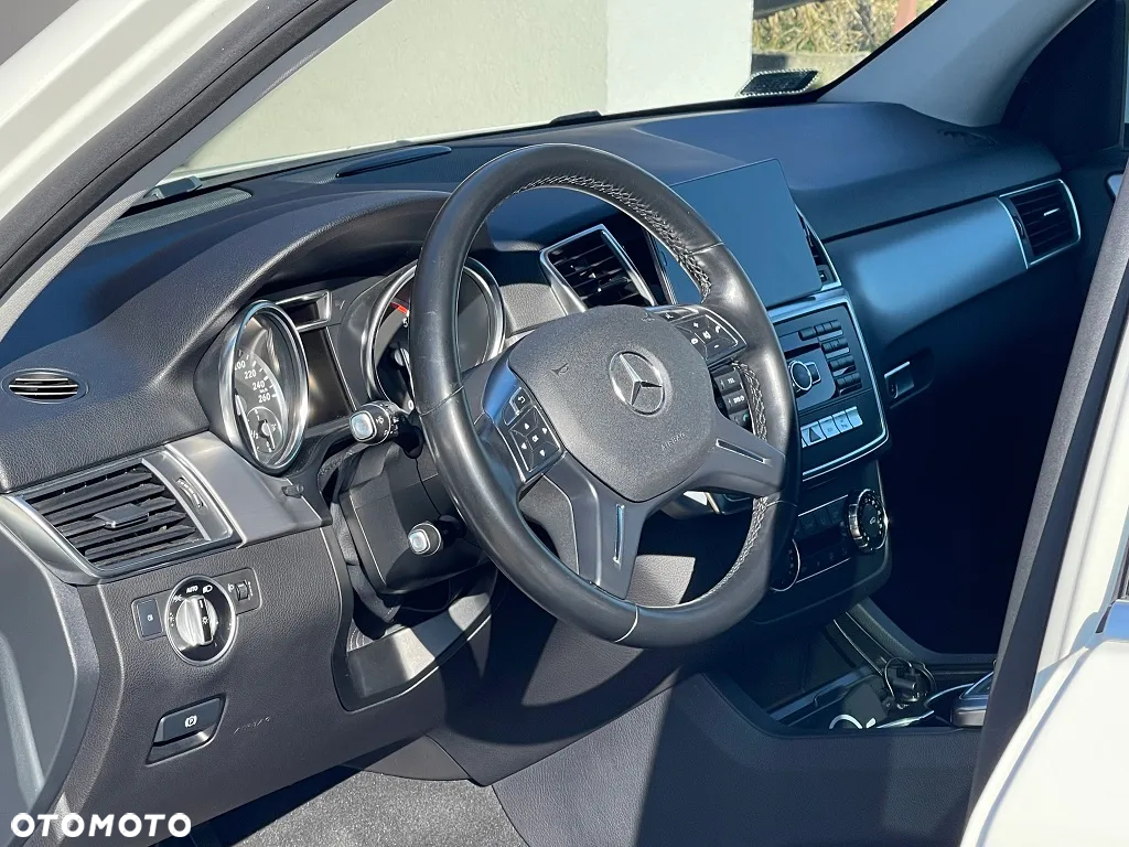 Mercedes-Benz ML 350 BlueTec 4-Matic - 6