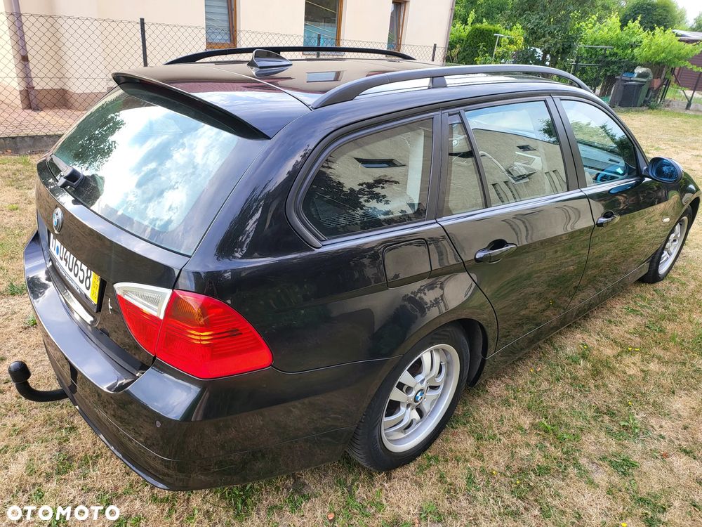 BMW Seria 3 318i Touring - 31