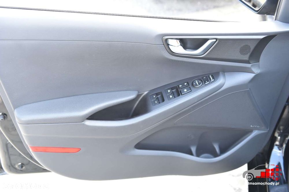 Hyundai IONIQ - 15