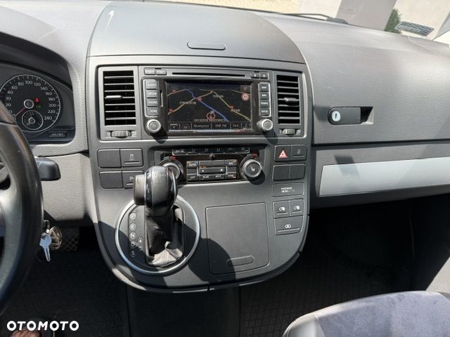 Volkswagen Multivan - 11